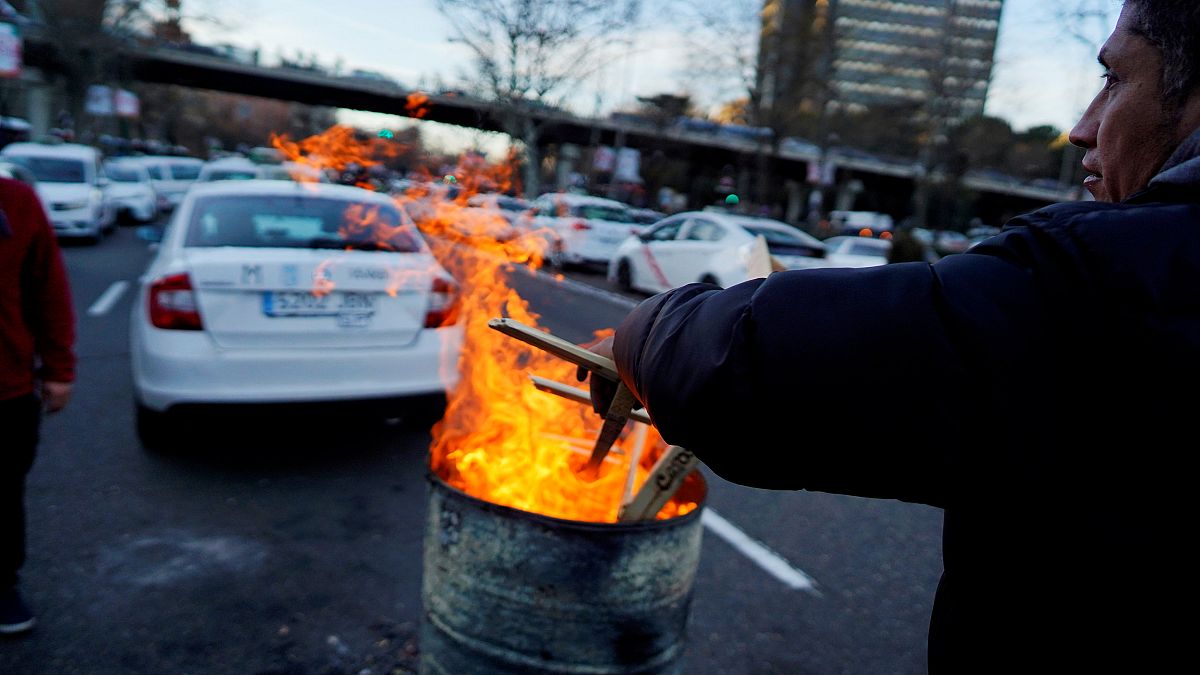 Watch live: Taxi drivers' protest for regulation in Madrid
