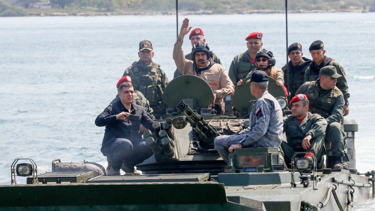 قدرت نمایی تازه مادورو؛ مانور نظامی با تانک‌های روسی