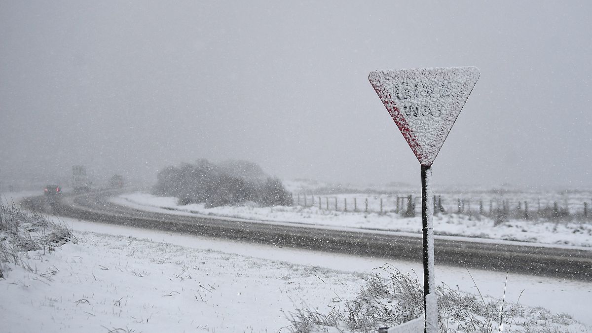 Yellow warnings for snow and ice issued in UK, travel disruptions expected