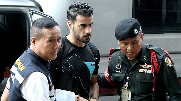 تايلاند تستعد لترحيل لاعب كرة قدم بحريني معارض لحكم الملك حمد تايلاند تستعد لترحيل لاعب كرة قدم بحريني معارض لحكم الملك حمد