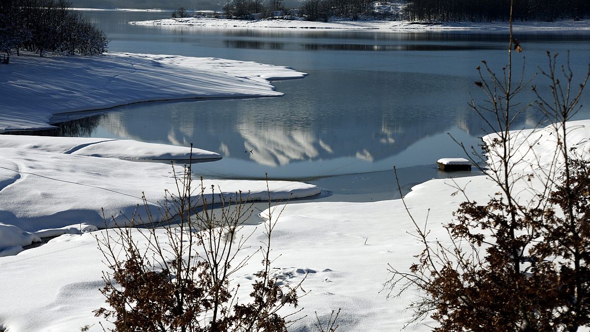 Λιώνουν οι πάγοι στις λίμνες - Έρχεται το τέλος του πατινάζ 