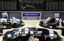 المستثمرون يبحثون عن ملاذات آمنة عقب إرتفاع الأسهم الأوروبية