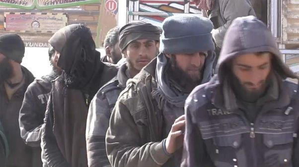 En Syrie, la recherche de djihadistes parmi les déplacés En Syrie, la recherche de djihadistes parmi les déplacés