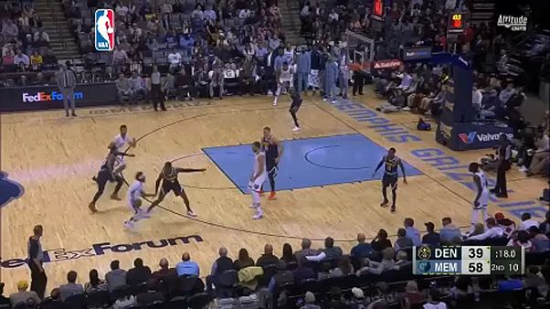 Óriási fordítás és blokkparádé az NBA-ben Óriási fordítás és blokkparádé az NBA-ben