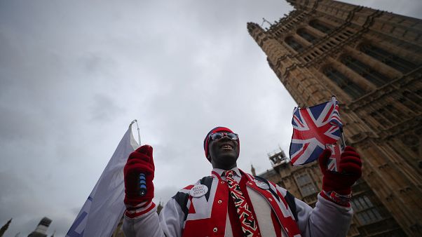 May megkapta a brit parlament felhatalmazását a tárgyalások újbóli megnyitásához az EU-val May megkapta a brit parlament felhatalmazását a tárgyalások újbóli megnyitásához az EU-val