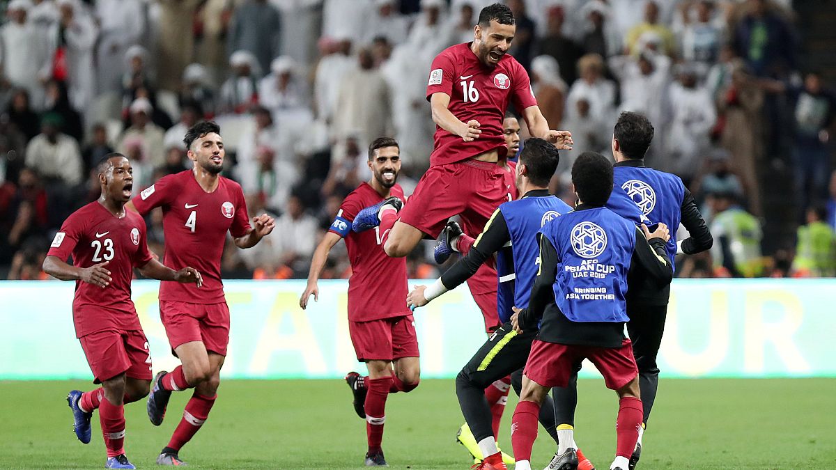 قطر تكتسح الإمارات بأربعة أهداف نظيفة لتلاقي اليابان في نهائي كأس آسيا
