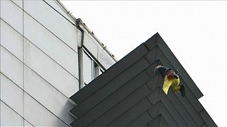 فیلیپین؛ «مرد عنکبوتی» از برج ۴۷ طبقه بالا رفت