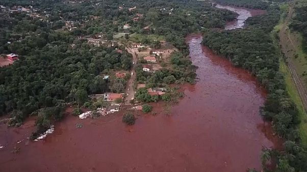 Au Brésil, le bilan de l'effondrement du barrage minier s'alourdit Au Brésil, le bilan de l'effondrement du barrage minier s'alourdit