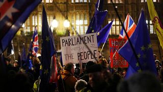 317 zu 301: Britische Abgeordnete für neue Brexit-Gespräche mit der EU