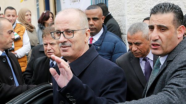 Filistin Devlet Başkanı Abbas, Hamdallah hükümetinin istifasını kabul etti Filistin Devlet Başkanı Abbas, Hamdallah hükümetinin istifasını kabul etti