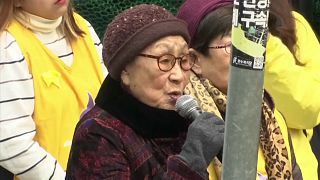 شاهد: وفاة كورية كانت ضحية معسكرات الاستعباد الجنسي لليابان