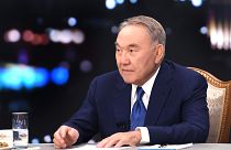 Nazarbayev bakanları 'korkak' diyerek fırçaladı, merkez bankasına büyümeye odaklanma talimatı verdi