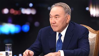 Nazarbayev bakanları 'korkak' diyerek fırçaladı, merkez bankasına büyümeye odaklanma talimatı verdi
