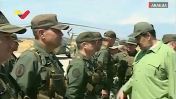 Βενεζουέλα: Επίδειξη δύναμης από τον Νικολάς Μαδούρο Βενεζουέλα: Επίδειξη δύναμης από τον Νικολάς Μαδούρο