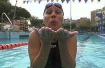 شاهد: درس في الإرادة والإصرار بطلته سباحة مصرية تبلغ 76 عاما