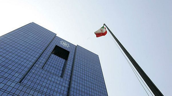 واکنش بانک مرکزی ایران به افزایش ۱۹ درصدی نرخ ارز؛ مردم داراییشان را به ارز تبدیل نکنند واکنش بانک مرکزی ایران به افزایش ۱۹ درصدی نرخ ارز؛ مردم داراییشان را به ارز تبدیل نکنند