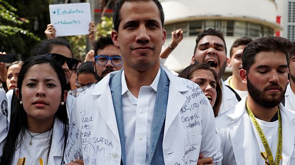 Venezuelanos pedem demissão de Maduro Venezuelanos pedem demissão de Maduro