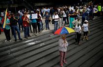 Venezuela : Guaido dans la rue, Maduro à la télévision russe