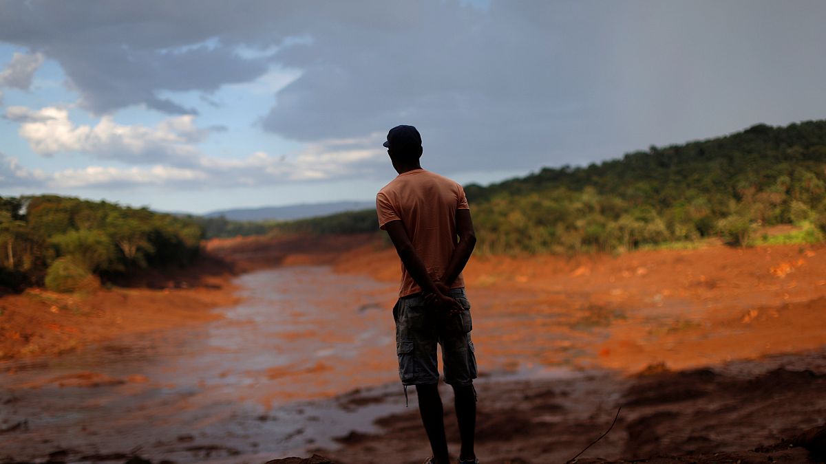 El colapso de un dique minero en Brasil deja 99 muertos