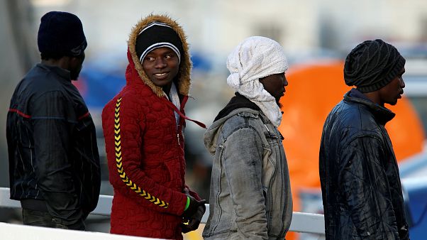 Tras 12 días de espera, el Sea Watch desembarca en Catania Tras 12 días de espera, el Sea Watch desembarca en Catania