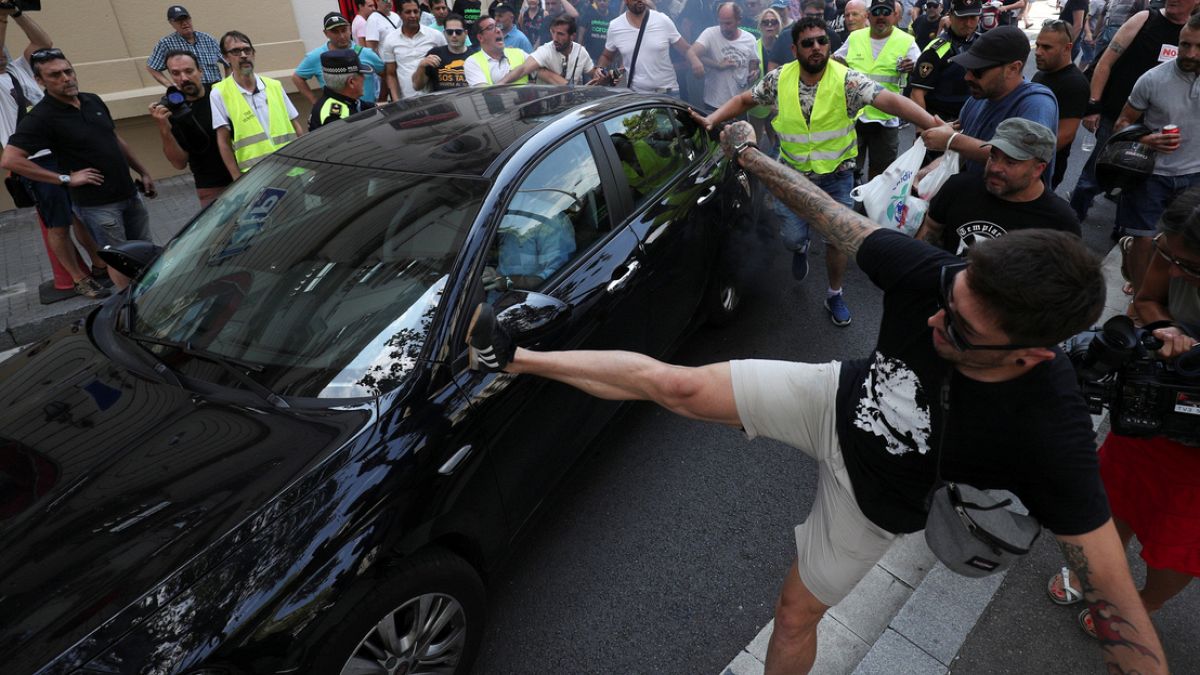 Kivonul az Uber és a Cabify Barcelonából