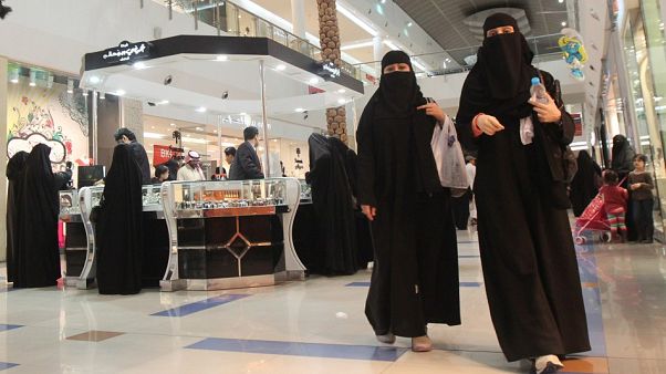 "هيومن رايتس ووتش": 10 أسباب وراء فرار المرأة السعودية من بلدها "هيومن رايتس ووتش": 10 أسباب وراء فرار المرأة السعودية من بلدها