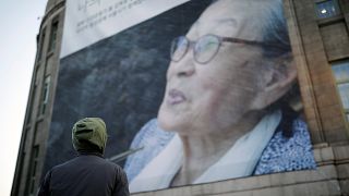 Seks kölesi Koreli kadınların sembol isminin cenazesinde Japonya protestosu