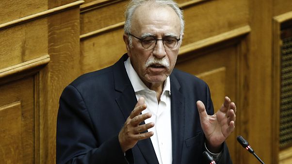 Δημήτρης Βίτσας: «Θα εντάξουμε στην κοινωνία 20.000 πρόσφυγες-μετανάστες» Δημήτρης Βίτσας: «Θα εντάξουμε στην κοινωνία 20.000 πρόσφυγες-μετανάστες»