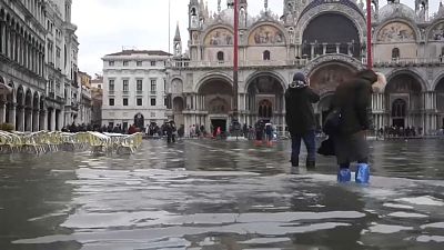 Chuva forte em Itália volta a submergir Veneza
