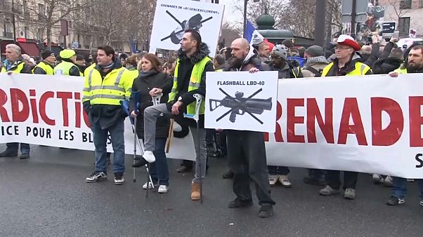 Zu viele Verletzte: 60.000 Gelbwesten gegen Polizeigewalt Zu viele Verletzte: 60.000 Gelbwesten gegen Polizeigewalt