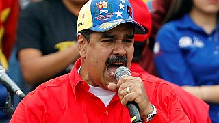 El chavismo arropa a Maduro, que ofrece elecciones legislativas