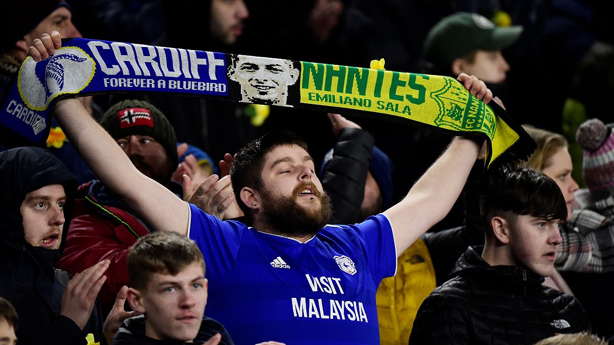 Cardiff City pays tribute to missing player Emiliano Sala