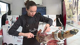 Espagne : couper du jambon, un art qui se féminise