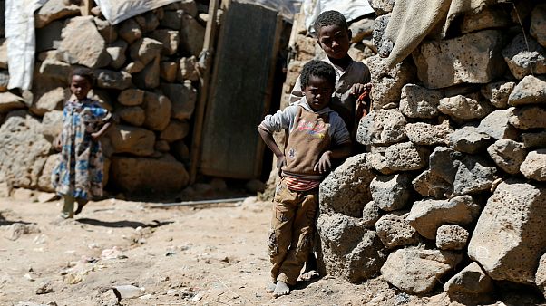 Crianças num campo de deslocados perto de Sanaa, no Iémen Crianças num campo de deslocados perto de Sanaa, no Iémen