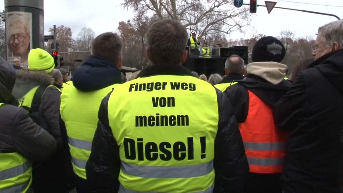 Teilnehmer des Gelbwesten-Protests in Stuttgart