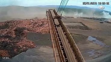 Video captures moment of Brazil dam collapse 