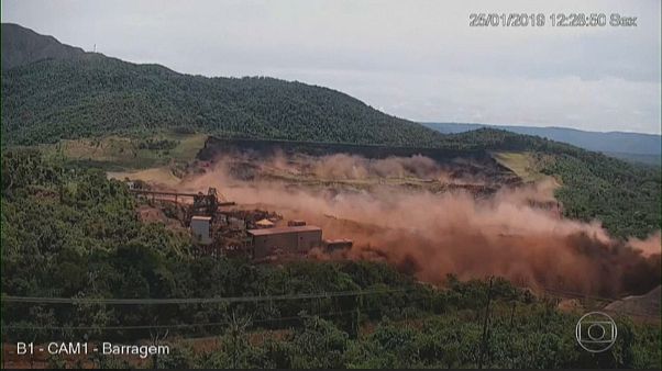 Опубликовано видео прорыва дамбы в Бразилии Опубликовано видео прорыва дамбы в Бразилии