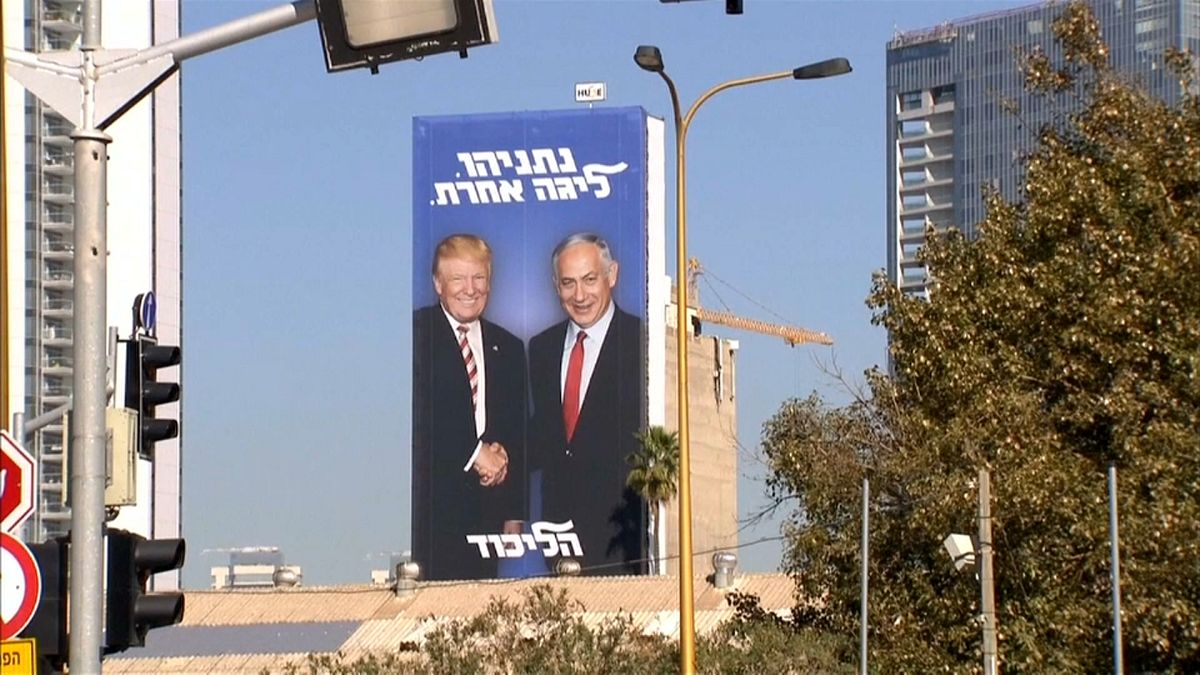 الصورة التي تجمع نتنياهو بترامب في تل أبيب