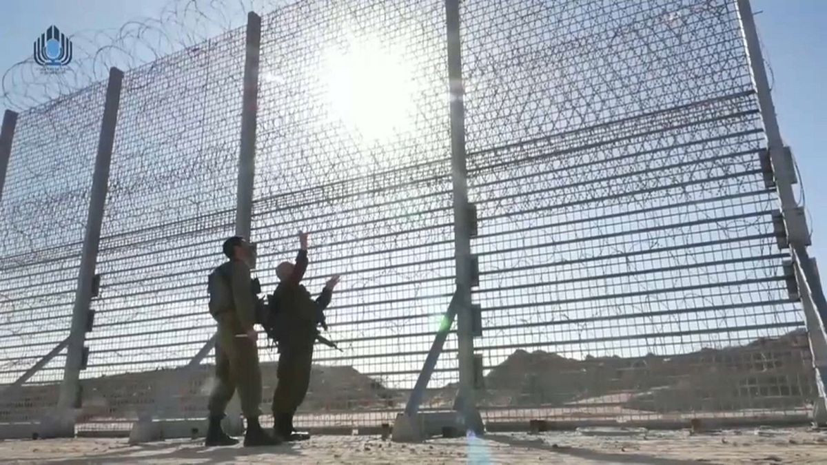 Израиль строит шестиметровый стальной забор на границе сектора Газа