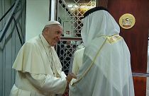 „Auf Friedenspfaden“: Papst in Abu Dhabi eingetroffen