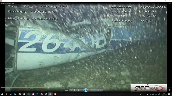 Localizado un cuerpo en los restos del avión en el que viajaba Sala Localizado un cuerpo en los restos del avión en el que viajaba Sala