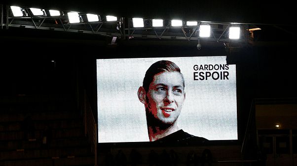 Ανασύρθηκε σορός από το μικρό αεροσκάφος που μετέφερε τον Σάλα Ανασύρθηκε σορός από το μικρό αεροσκάφος που μετέφερε τον Σάλα