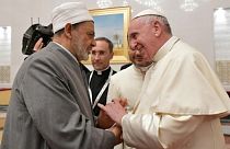 A legfontosabb szunnita vallástudóssal tárgyal Ferenc pápa