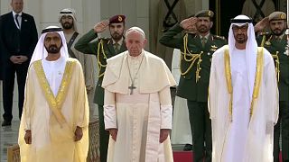 Исторический визит: понтифика встречают в ОАЭ