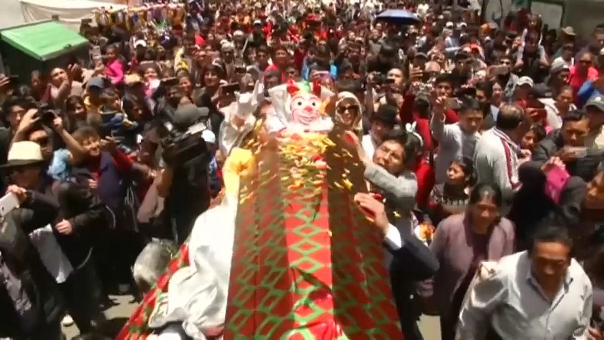 Bolivya'nın geleneksel Paceno Festivali'nde 'hıyar' Pepino ritüeli