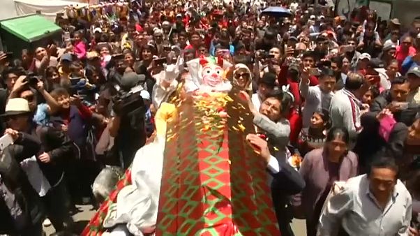 Al via in Bolivia la "Diablada di Oruro" Al via in Bolivia la "Diablada di Oruro"