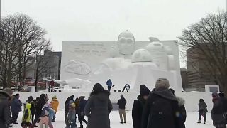 شاهد: 200 تمثال لأيقونات عالمية في أكبر مهرجان ياباني للثلوج 