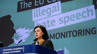 The Brief : l'UE vent debout contre les discours haineux sur le web