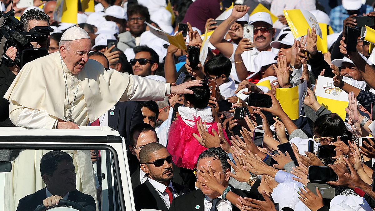 Papa apela à paz em missa para mais de 100 mil em Abu Dhabi