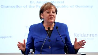 Angela Merkel: Brexit'te çözüm için zaman var